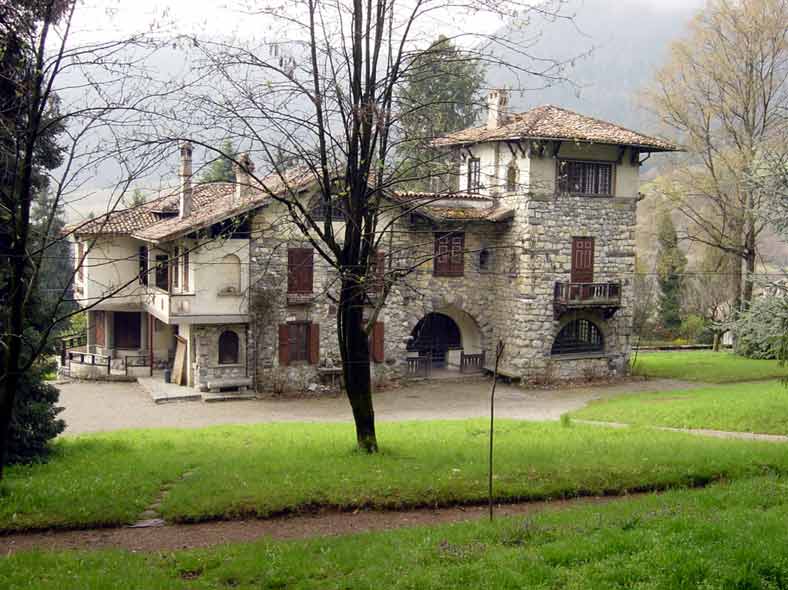 Un area de verde in le centro del village (via Giardini), recentemente acquirite per le Communa. Un parco e un construction que constitue un ambiente suggestive pro manifestationes e soirée estive.