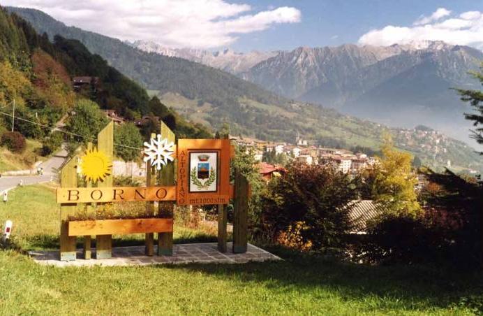 Ingresso in paese venendo da ovest (Paline)