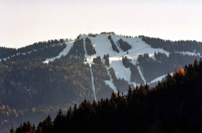 Il Monte Altissimo (m. 1.703 s.l.m) con gli impianti da sci dal quale, nei giorni tersi, si gode un panorama veramente ampio e notevole.